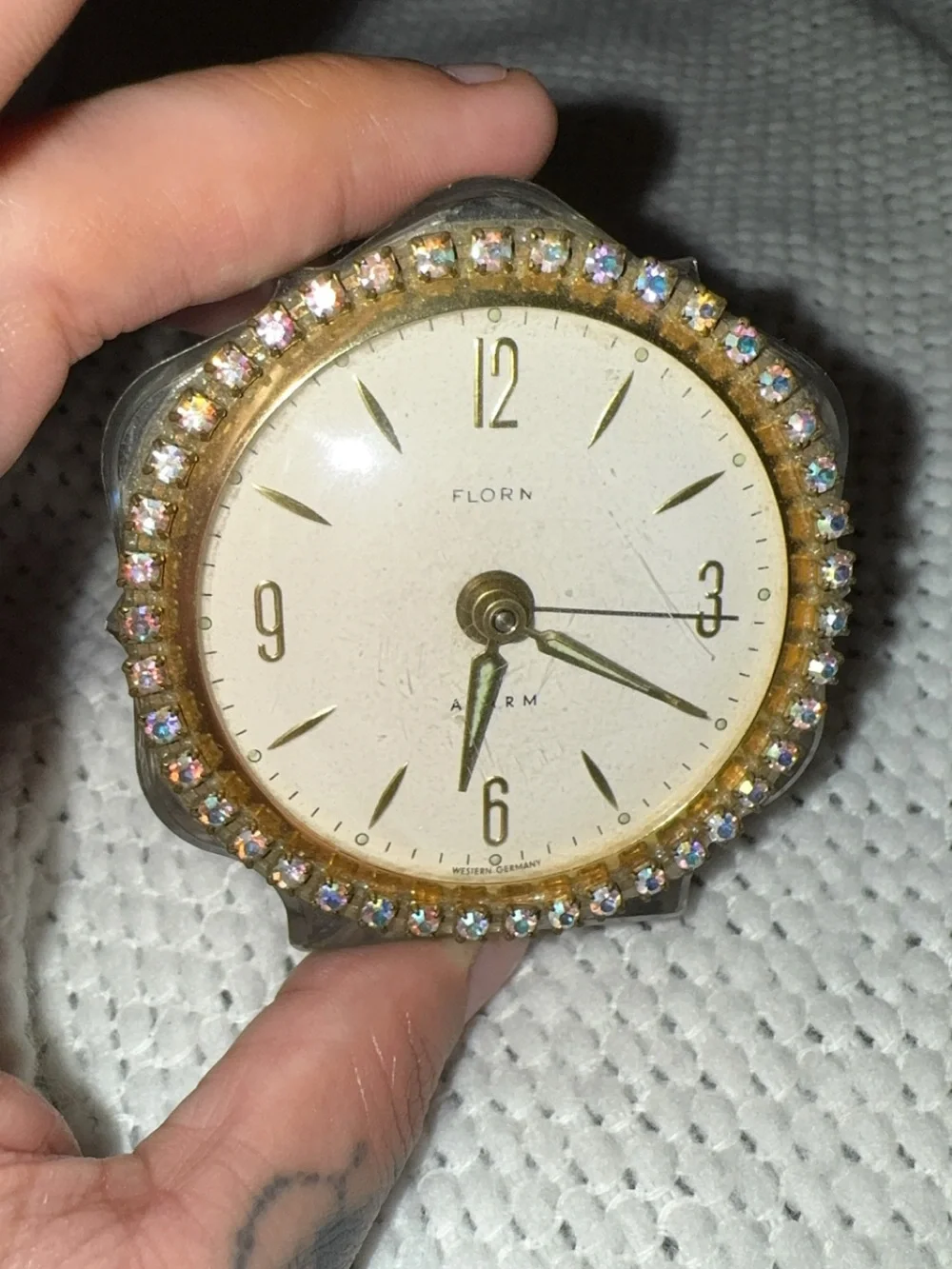 Florn Vintage Bedside Alarm Clock with Aurora Crystal Border